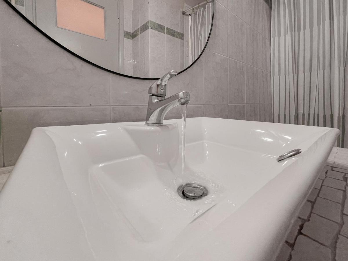 Cute 1Br Apt With Balcony In The Heart Of The City Atene Esterno foto